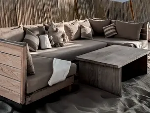 Beach Lounge: Relaxed Elegance by the Sea