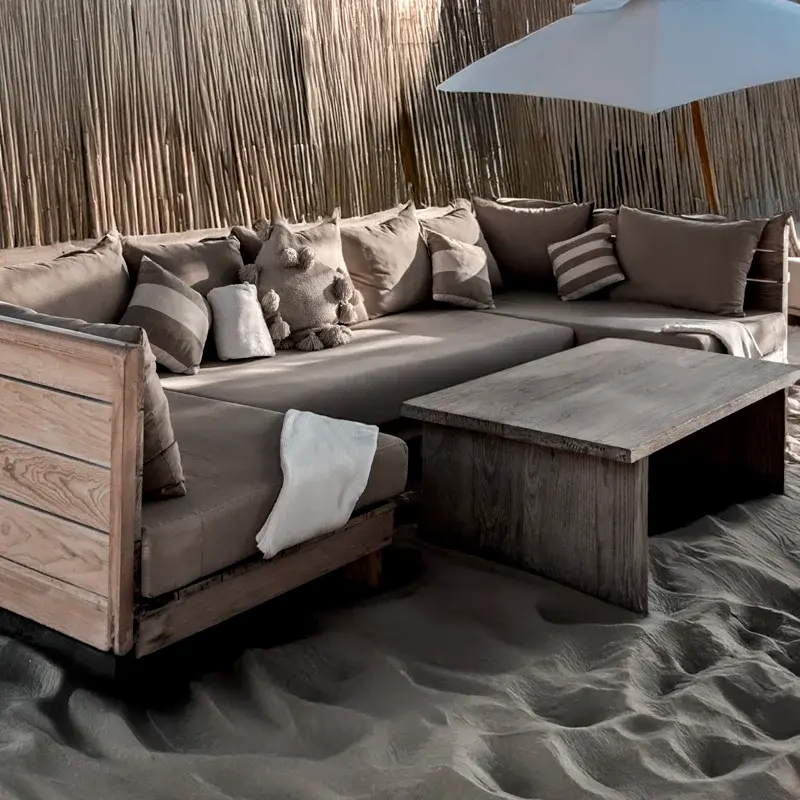 Beach Lounge: Relaxed Elegance by the Sea