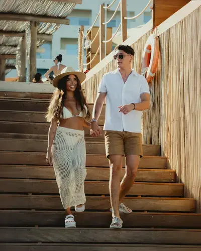 Tamara Beach Club is more than a place; it’s an experience that combines luxury, comfort, and the natural beauty of Los Cabos.